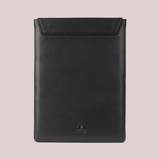 Order online Macbook leather sleeve in a stylish black color