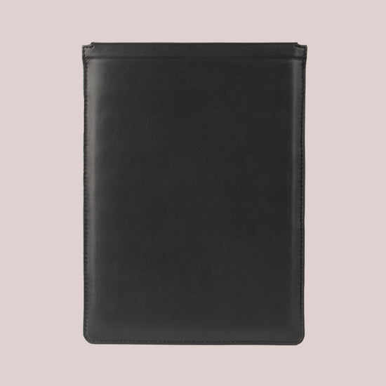 Order Macbook leather sleeve in a stylish black color