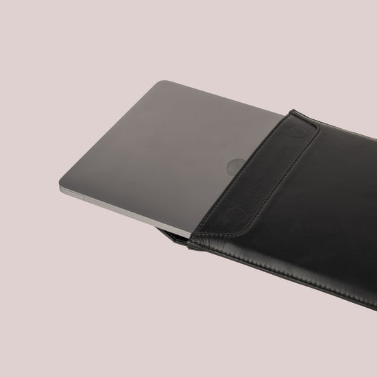 Macbook leather sleeve in a stylish black color