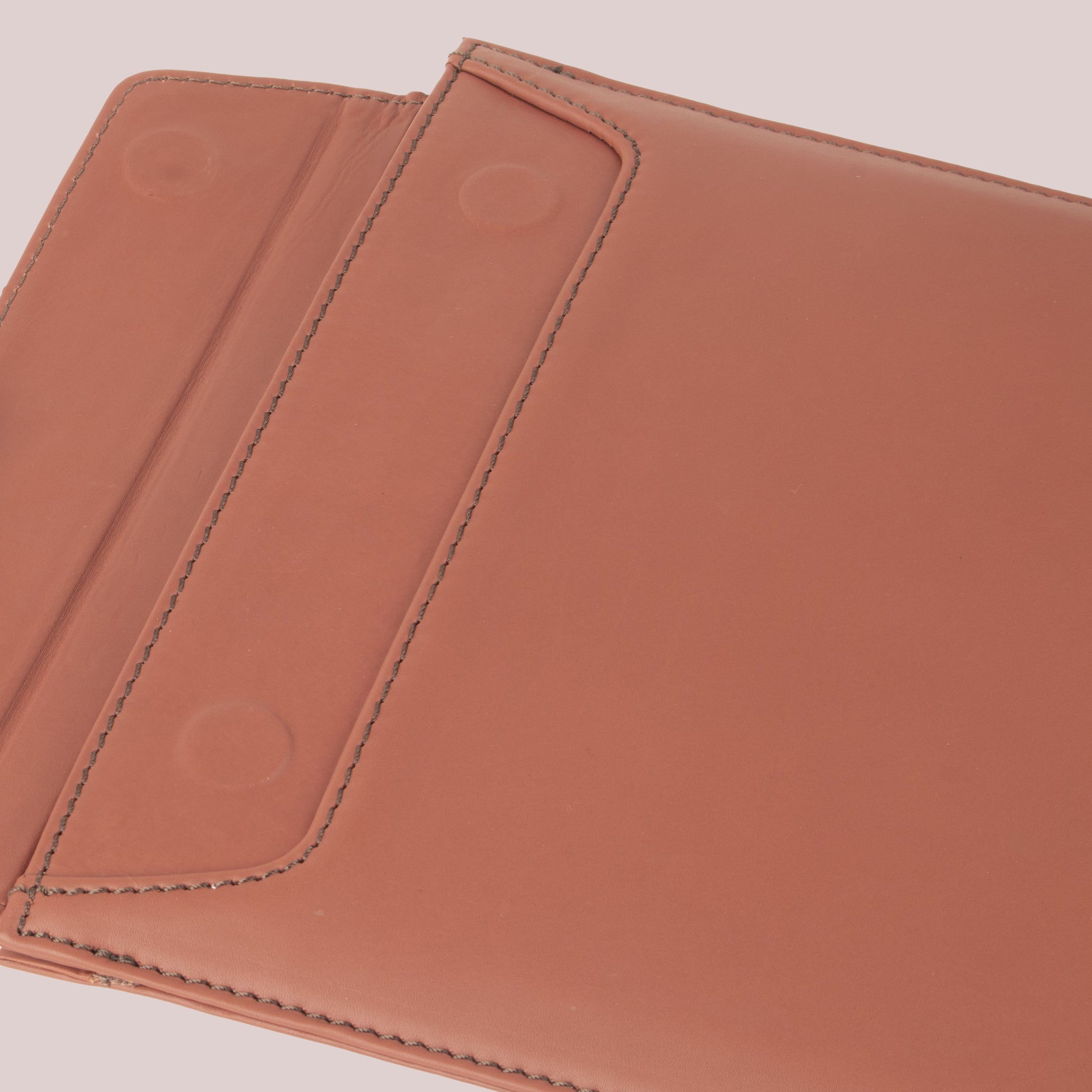 Purchase online Macbook leather sleeve in a stylish brown color