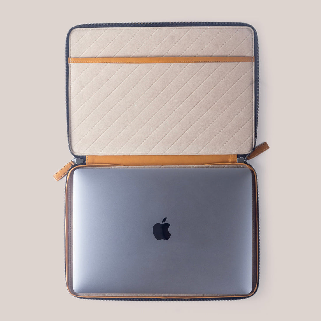 MacBook Pro 14 Zippered Laptop Case - Cognac