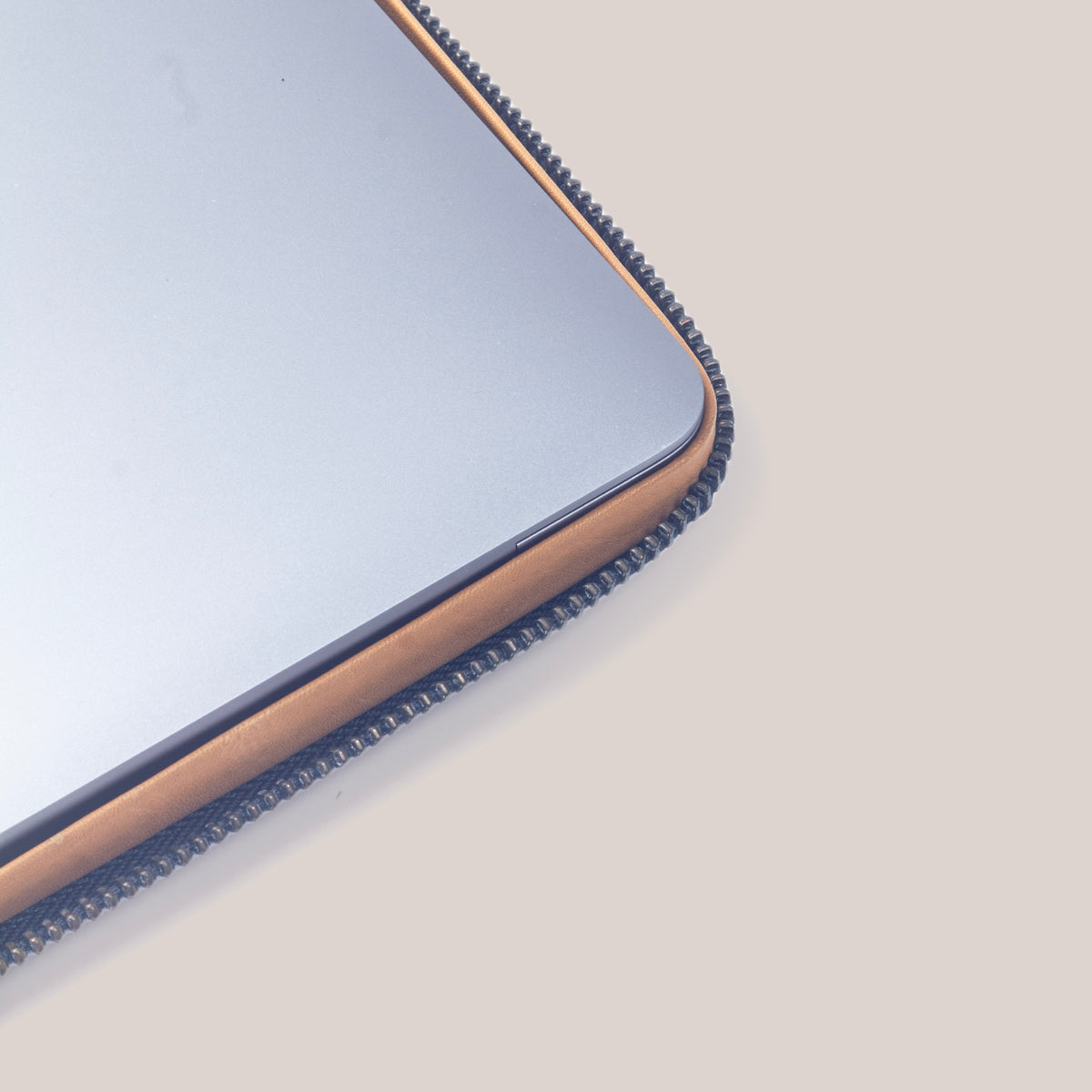 Leather Zippered Sleeve for Macbook Air 15 (Vintage Tan)