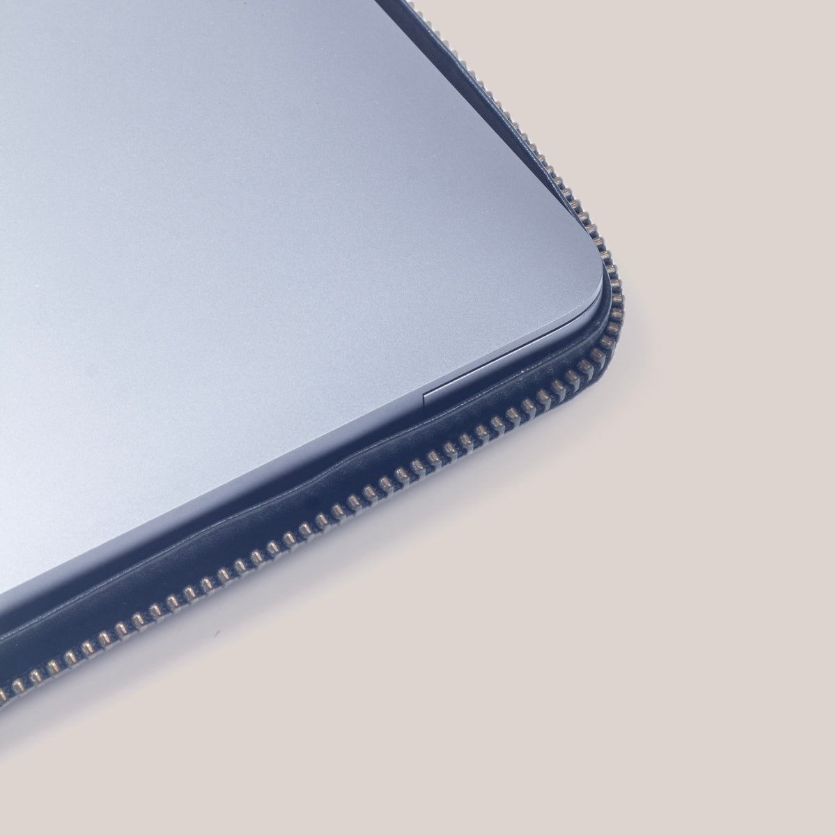 Leather Zippered Sleeve for Macbook Pro 13 (Onyx Black)